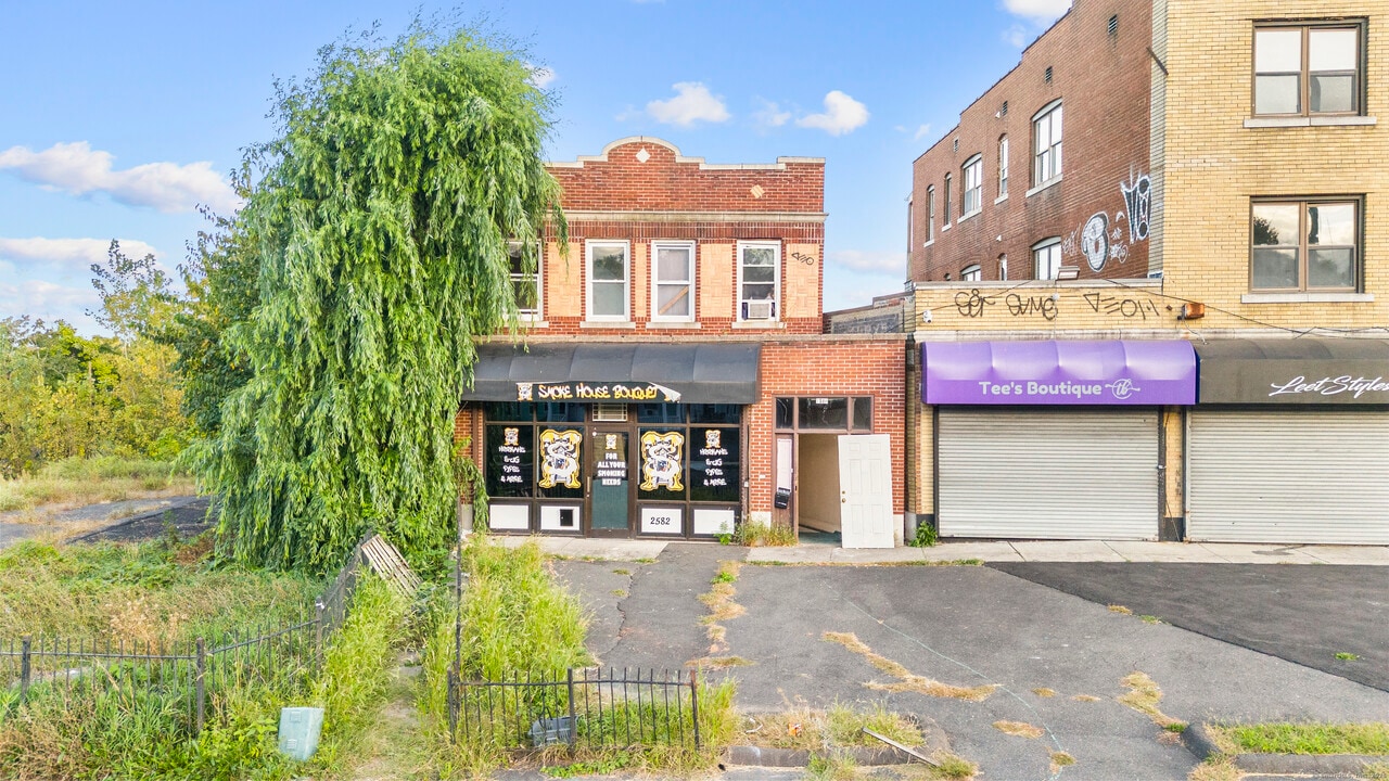 2580 Main St in Hartford, CT - Building Photo