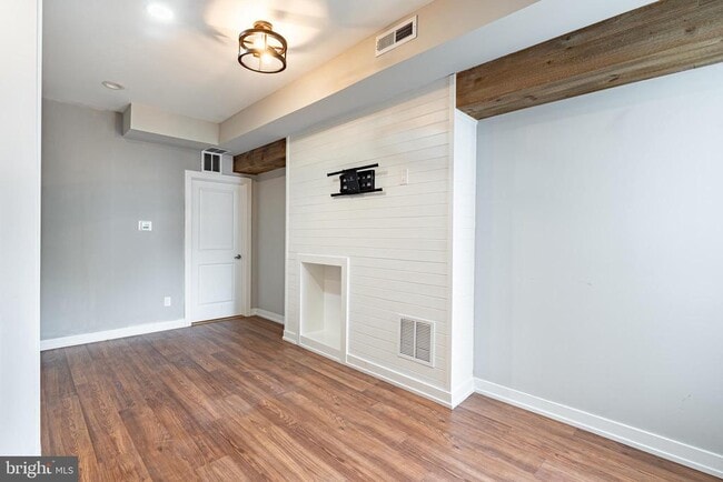 168 Green Ln in Philadelphia, PA - Building Photo - Building Photo