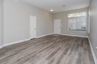 806 Zinnia Cir in Henderson, NV - Building Photo - Building Photo