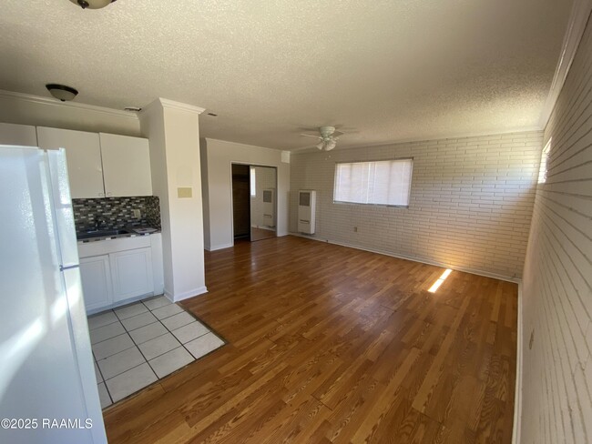 1122 Aster St in Baton Rouge, LA - Foto de edificio - Building Photo
