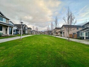 2196 SE 14th Alley in Gresham, OR - Building Photo - Building Photo