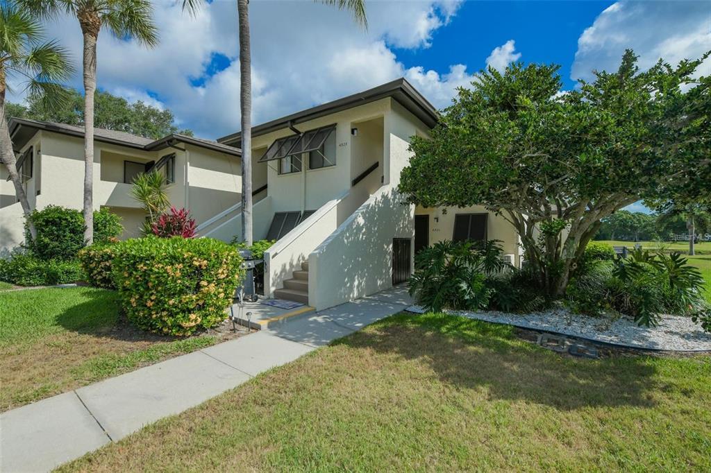 4521 Longwater Chase in Sarasota, FL - Building Photo