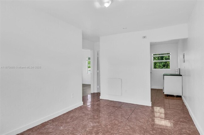 1245 NW 60th St, Unit 4 in Miami, FL - Building Photo - Building Photo