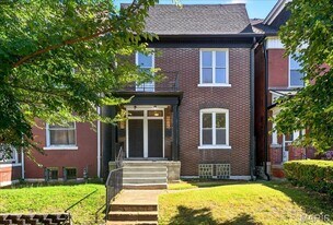 4045 Russell Blvd in St. Louis, MO - Building Photo