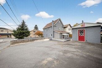 2035 Delaware St in Dunmore, PA - Building Photo - Building Photo