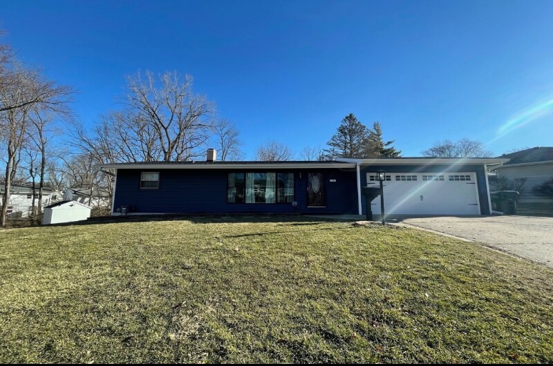 26 Sandcreek Dr in Decatur, IL - Building Photo