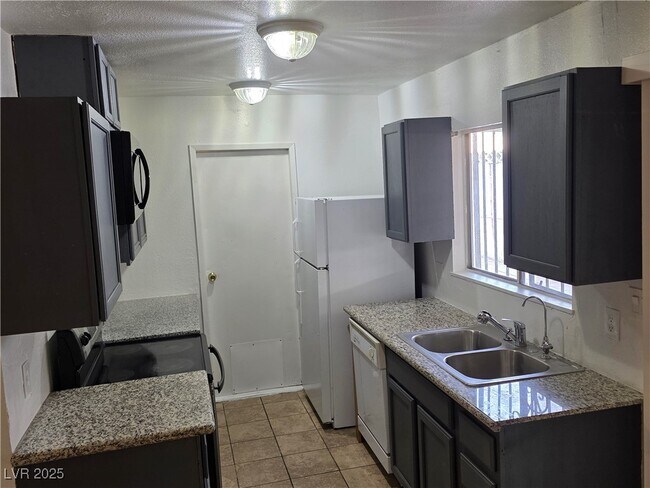 property at 2301 Mariposa Ave