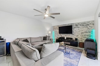 1017 10th Way in West Palm Beach, FL - Building Photo - Building Photo