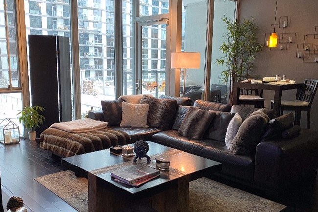 659 W Randolph St in Chicago, IL - Foto de edificio - Building Photo