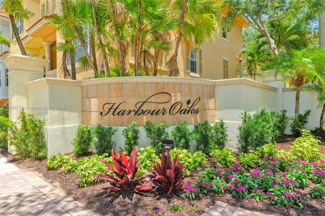 2509 San Pietro Cir in Palm Beach Gardens, FL - Building Photo