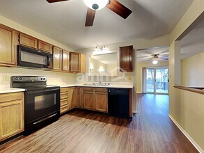 6785 Upland Ct in Florence, KY - Foto de edificio - Building Photo