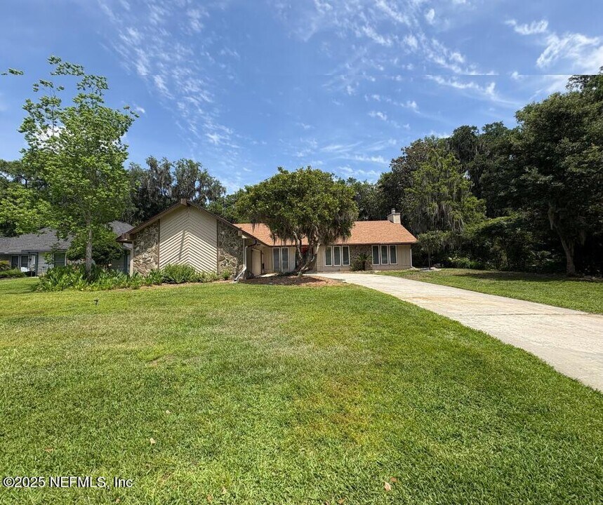3591 Lawrence Rd in Orange Park, FL - Building Photo