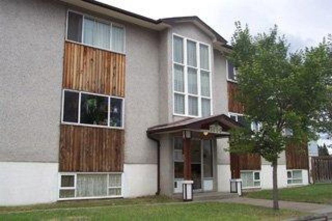 3806 5th Ave in Prince George, BC - Building Photo