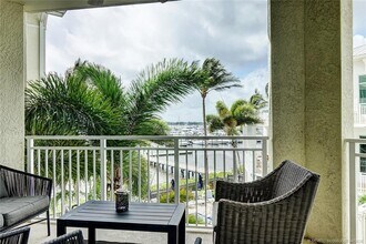 975 NW Flagler Ave in Stuart, FL - Building Photo - Building Photo