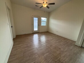 1717-1719 S Hickory Creek Ct in Wichita, KS - Building Photo - Building Photo