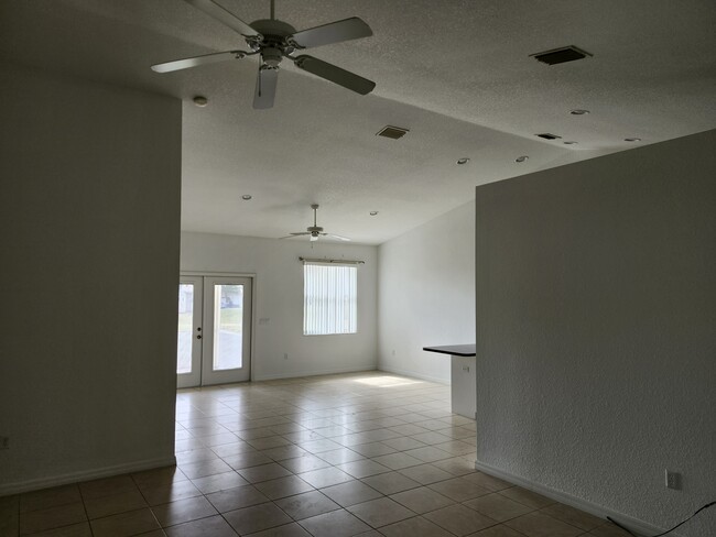 26141 Northern Cross Rd in Punta Gorda, FL - Building Photo - Building Photo