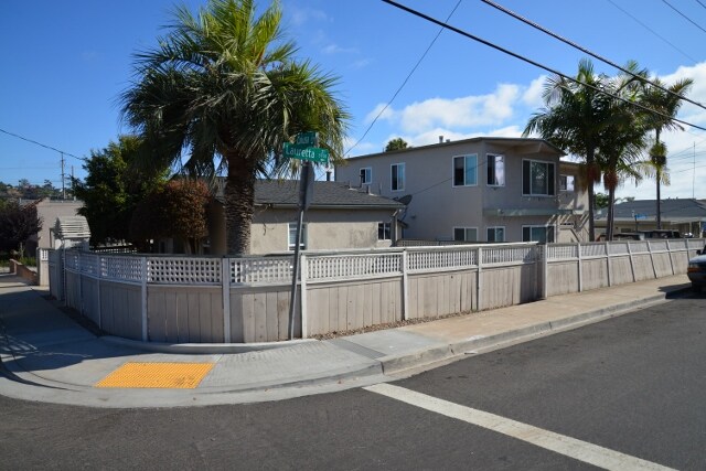 Lauretta Apartment Homes in San Diego, CA - Building Photo