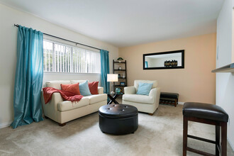 Duke Manor- Students save up to 10%! in Durham, NC - Building Photo - Building Photo