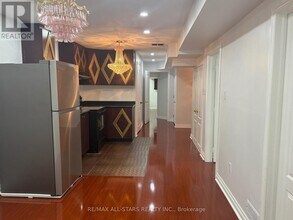 95 Professor Day Dr in Bradford West Gwillimbury, ON - Building Photo - Building Photo