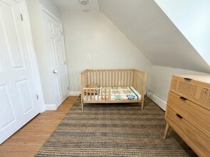 24 Fellsway W, Unit 2B in Somerville, MA - Foto de edificio - Building Photo