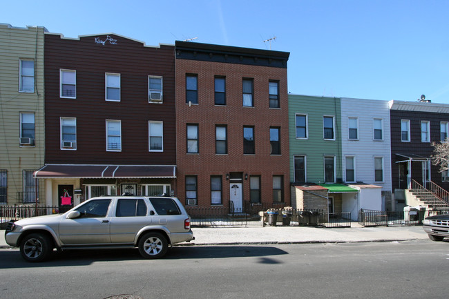 136 23rd St in Brooklyn, NY - Foto de edificio - Building Photo