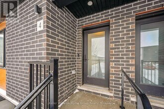 4 Duggan Ln in Guelph, ON - Building Photo - Building Photo