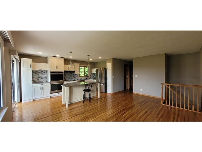 8496 Harkness Rd in Cottage Grove, MN - Building Photo - Building Photo