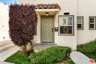 4520 W 11th Pl in Los Angeles, CA - Building Photo