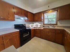 3769 S 75th St in Milwaukee, WI - Foto de edificio - Building Photo