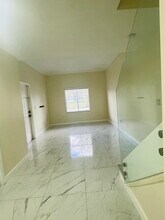 4950 White Mangrove Way E in Fort Lauderdale, FL - Foto de edificio - Building Photo