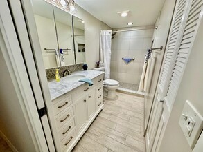 2004 Granada Dr in Coconut Creek, FL - Foto de edificio - Building Photo