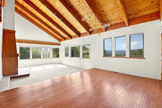 933 Benjamin Way in Healdsburg, CA - Building Photo - Building Photo