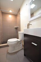 23 Weitz St, Unit 2 in Boston, MA - Foto de edificio - Building Photo