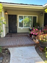 5281 E El Prado Ave in Long Beach, CA - Building Photo