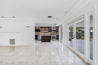 20525 Highland Lakes Blvd in Miami, FL - Building Photo - Building Photo