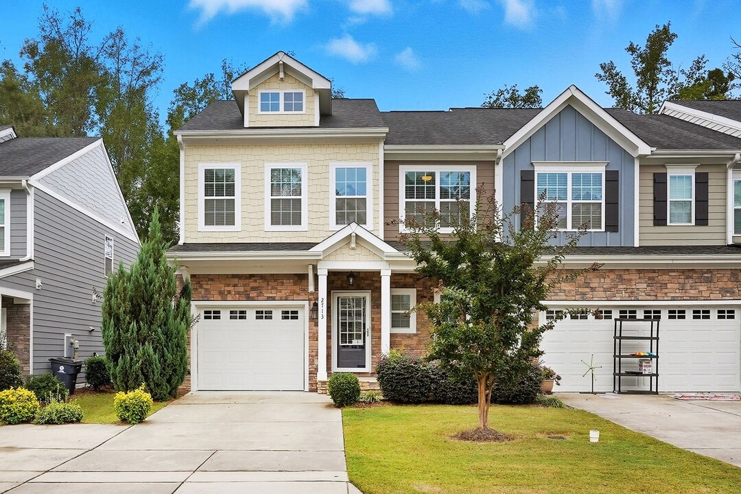 2713 Masonboro Ferry Dr in Apex, NC - Building Photo