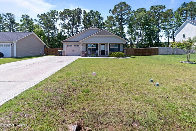 244 Breakwater Dr in Sneads Ferry, NC - Building Photo - Building Photo