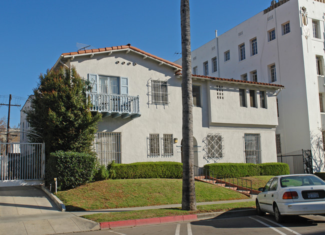 360 S Cloverdale Ave in Los Angeles, CA - Building Photo - Building Photo