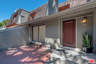 13326 Maxella Ave in Marina Del Rey, CA - Building Photo