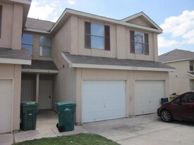 10727 Mathom Landing in Universal City, TX - Building Photo