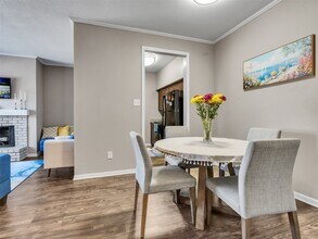 702 Bering Dr in Houston, TX - Building Photo - Building Photo