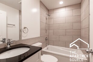 6954 N Sheridan Rd, Unit 520 in Chicago, IL - Building Photo