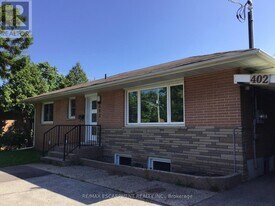 402 Third Line in Oakville, ON - Building Photo