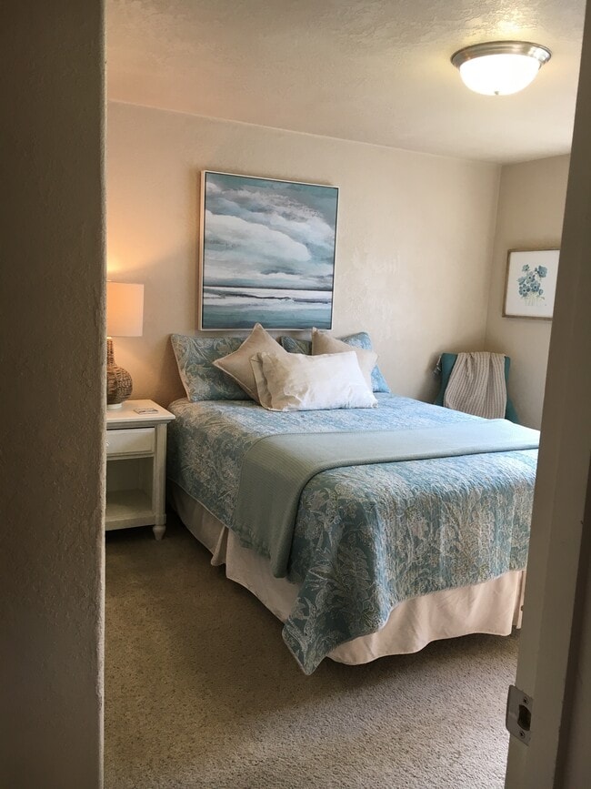 1344 Benjamin Ct, Unit Cozy Two Room Apartment in Central Point, OR - Foto de edificio - Building Photo