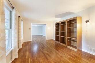 617 Montclair Dr in Smyrna, GA - Foto de edificio - Building Photo