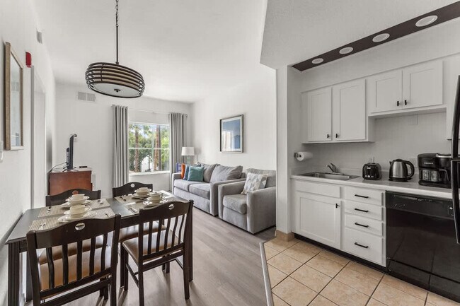 8303 Palm Pkwy in Orlando, FL - Building Photo - Building Photo