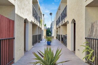 14th Street Apartments in Santa Monica, CA - Building Photo - Building Photo