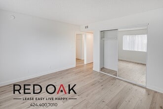 10210 Eton Ave in Los Angeles, CA - Building Photo - Building Photo