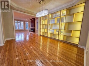 32 Arundel Dr in Vaughan, ON - Building Photo - Building Photo