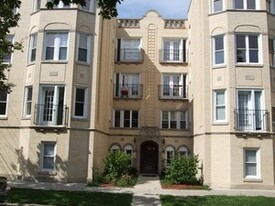 2708 W Arthur Ave in Chicago, IL - Building Photo